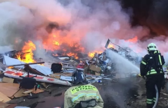 МЧС предупреждает: из-за сегодняшнего мусорного пожара гарь может накрыть Астрахань и три района