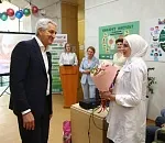 Леонид Огуль поздравил с Днем беременных астраханок в положении 