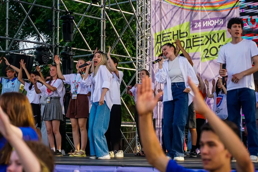 Астраханцев приглашают выступить на большой сцене в День молодежи 