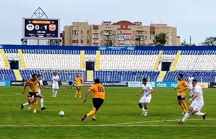 Астраханский «Волгарь» второй матч подряд уступил с одним и тем же счетом  