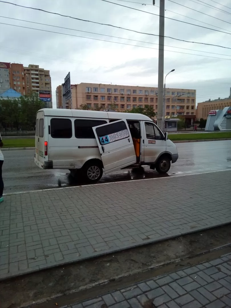 Фото дня: осторожно, двери... ломаются