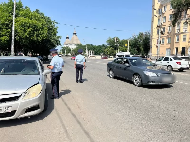 34 астраханских водителя "расщедрились" на 810 000 рублей для казны