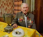 Килограмм старых монет сдал в музей 98-летний ветеран из Астрахани