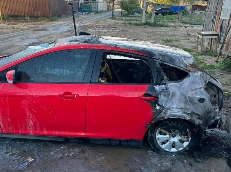 Пьяный астраханец поджигал что попало. Попали строящийся дом и чужой автомобиль