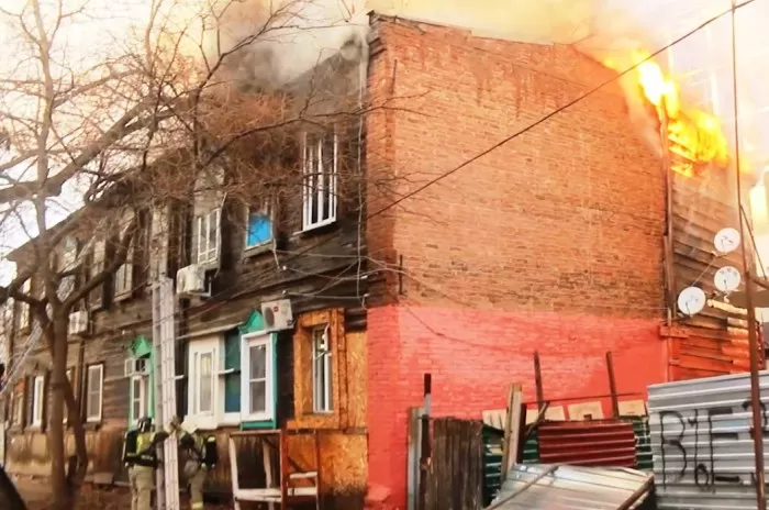 Администрация Астрахани оказывает помощь пострадавшим от пожара в многоквартирном доме 