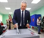 Леонид Огуль проголосовал за сильную Россию