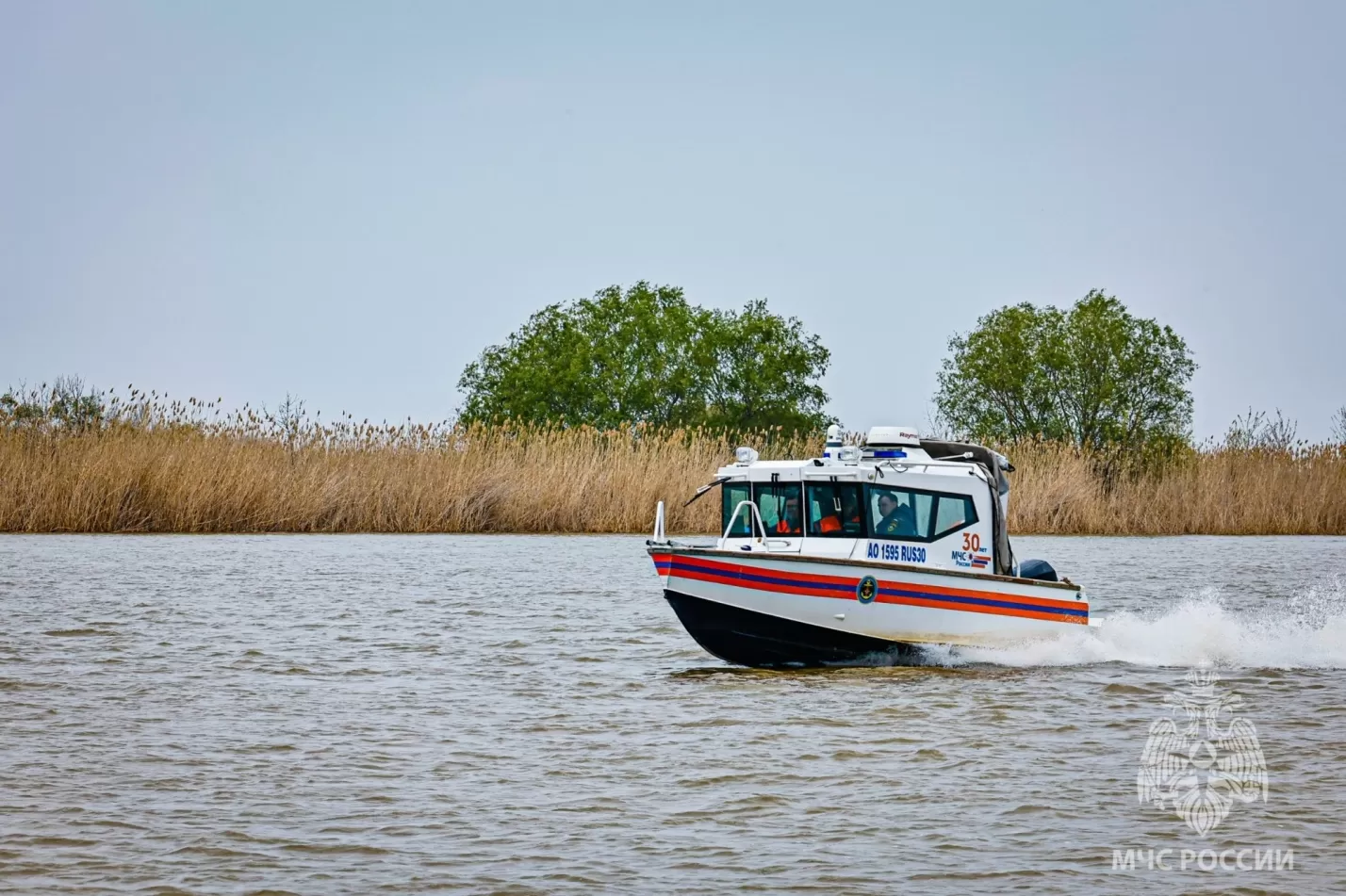 Двое астраханцев потерпели бедствие на воде