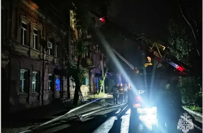 Ночью в Астрахани крупный пожар произошел на очередном архитектурном памятнике
