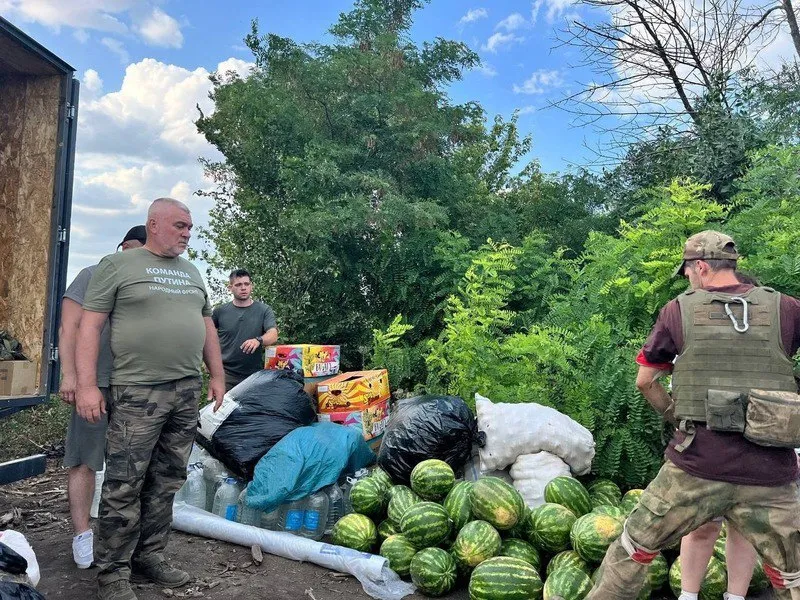 Астраханским бойцам отправили на передовую дроны и арбузы