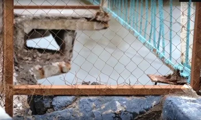 Рухнувшая плита пешеходной части астраханского моста ускорила решение о его капремонте