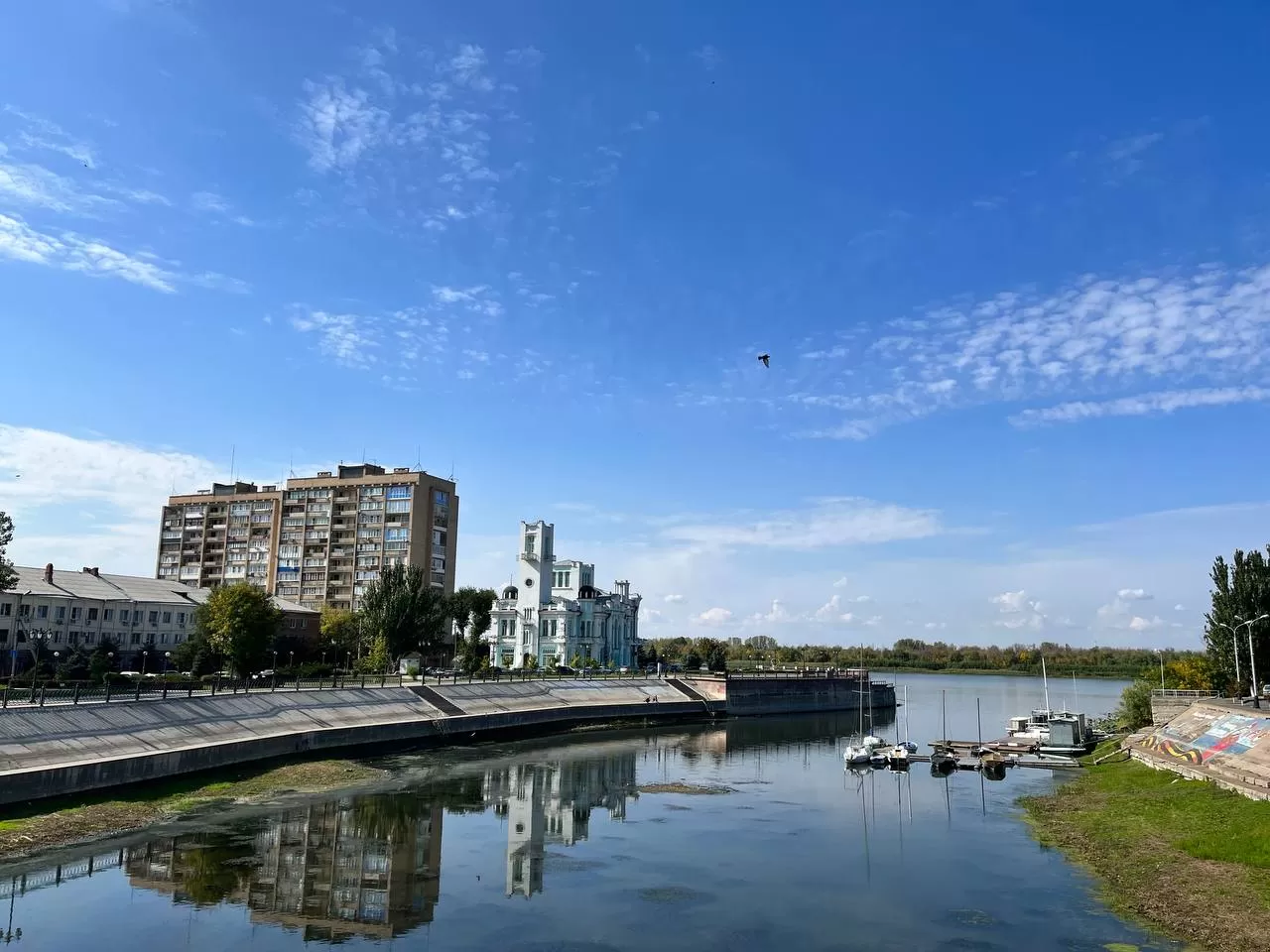 Пятница в Астрахани будет солнечной, но ветреной 