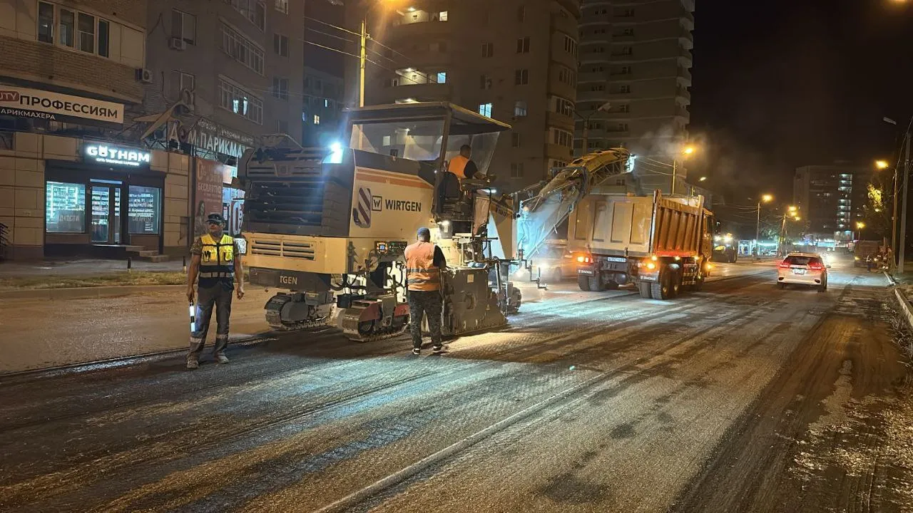 Ночью в Астрахани на проезде Воробьева снимали асфальт