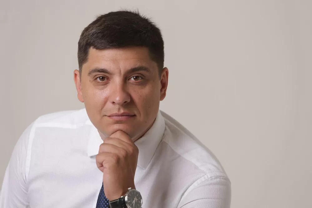 Задержан экс-депутат Гордумы Астрахани Андрей Невлюдов. Следствие связывает его со скандальным Экоприютом