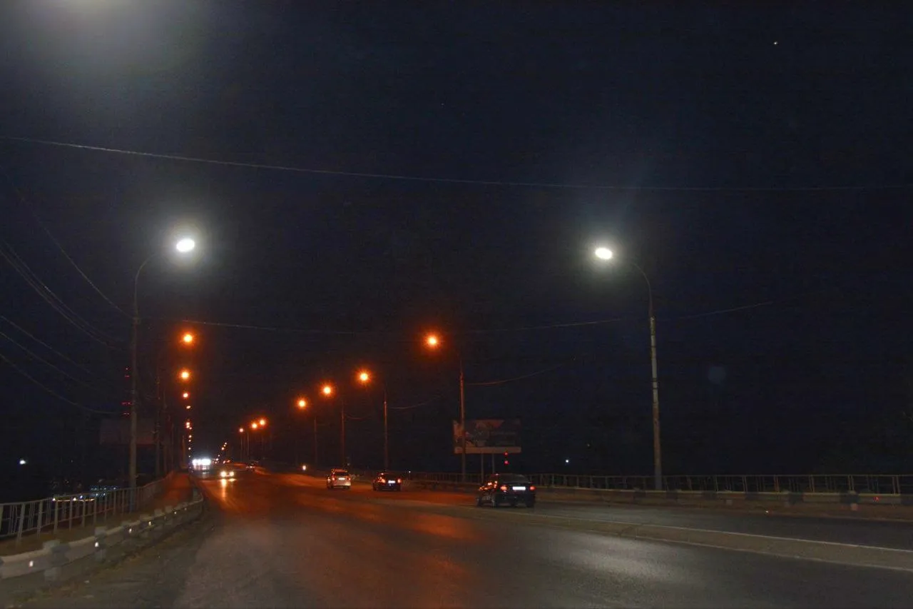 Новый мост в Астрахани засветился по-новому