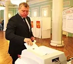 Губернатор Игорь Бабушкин первым в Астраханской области проголосовал на выборах Президента России