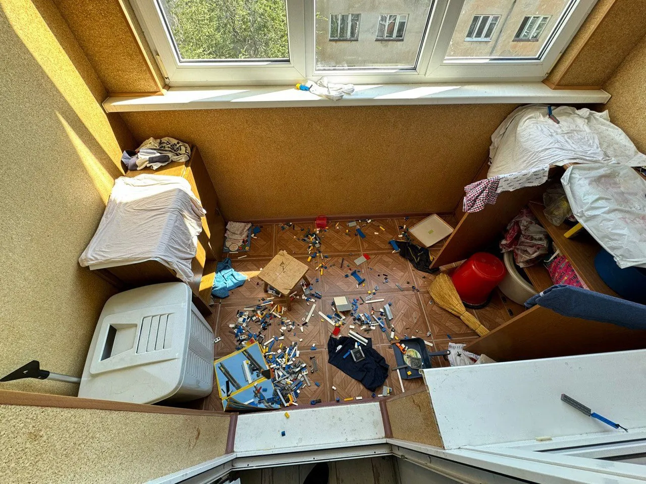 В Астрахани пятилетний ребенок разбился, выпав из окна