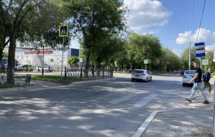 В Астрахани улицу Савушкина собираются ограничить для движения большегрузов и разгрузить от припаркованных машин
