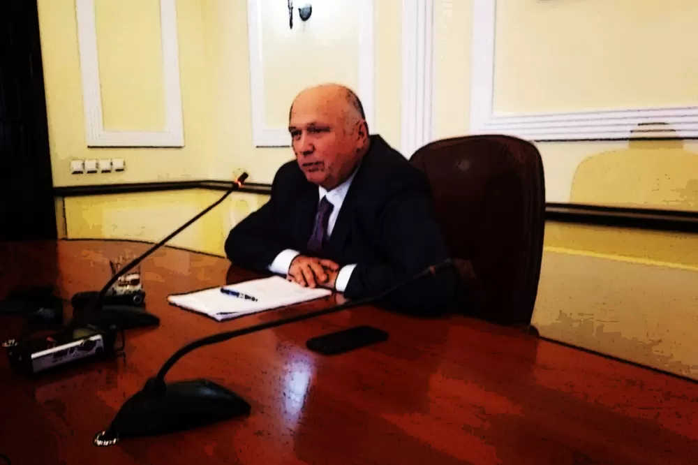 Глава администрации Астрахани Радик Харисов не считает себя хозяином города и не против двуглавой системы