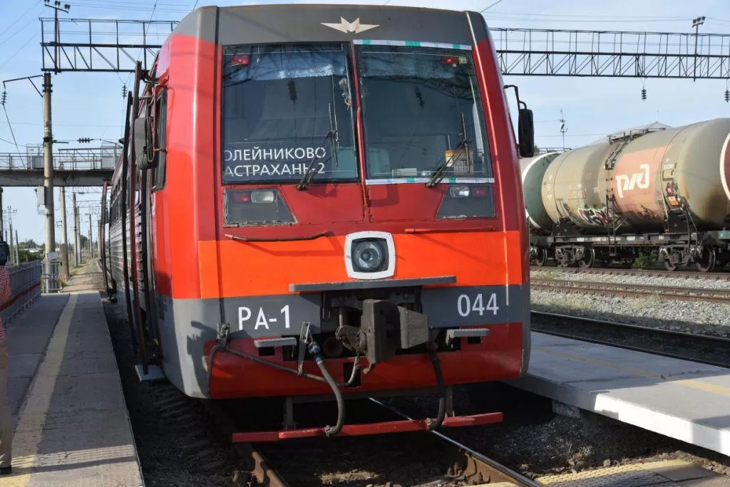 С завтрашнего дня пригородные поезда по Астраханской области будут ездить чаще