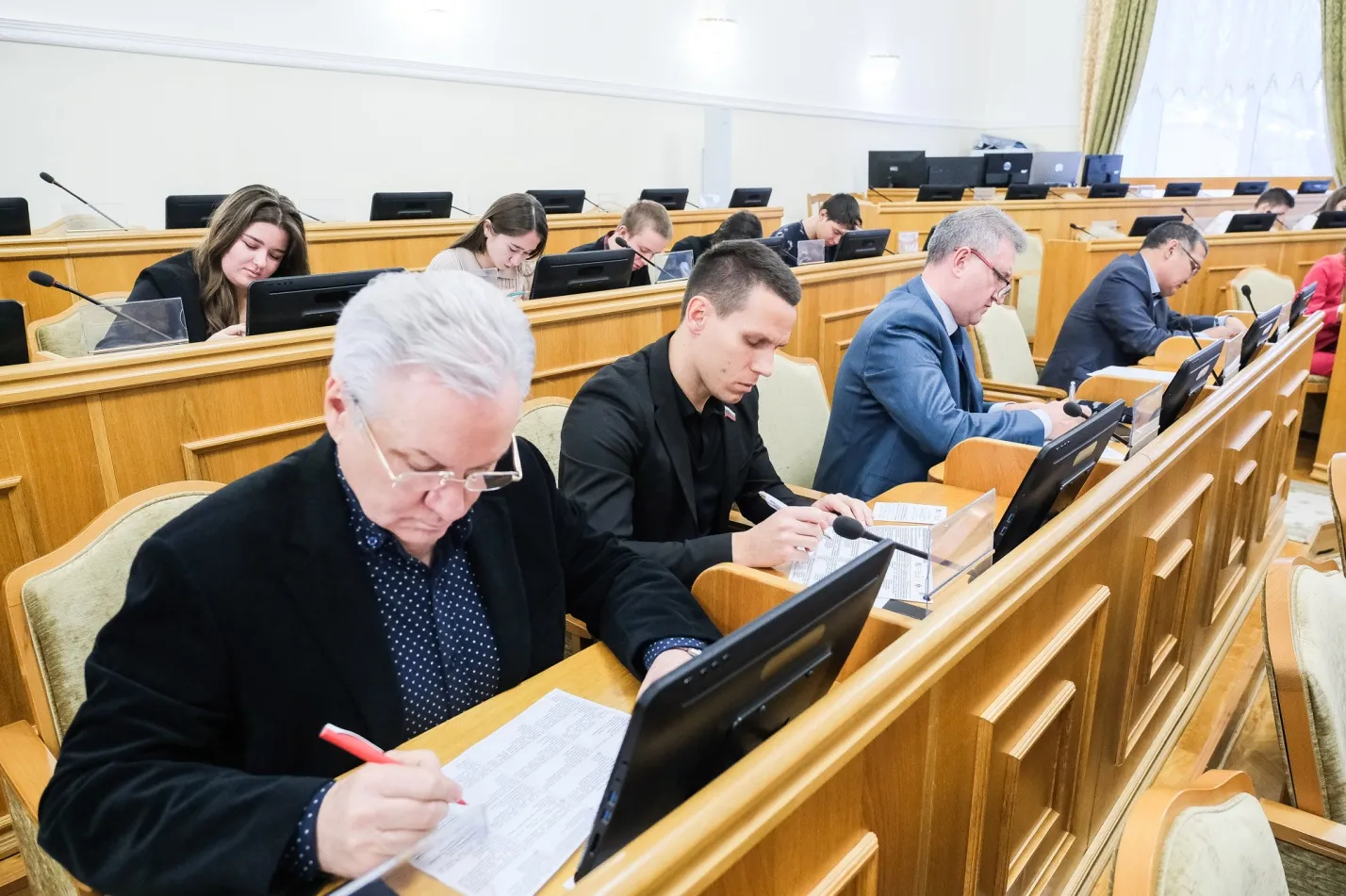Астраханские депутаты сдали тест на знание истории