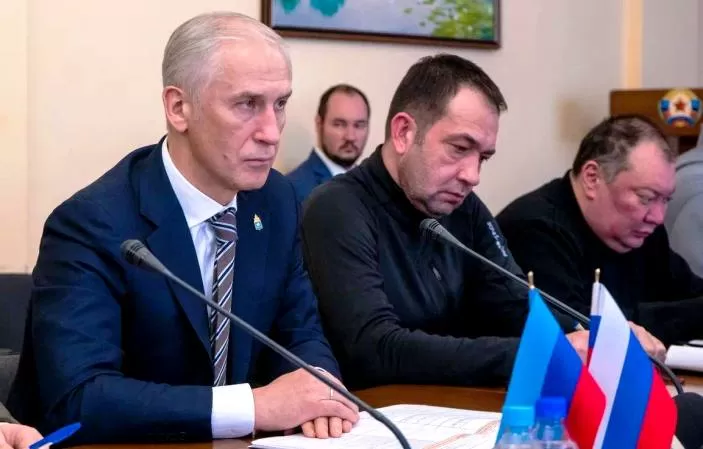 Побывавшая в ЛНР астраханская делегация представила дорожную карту по восстановлению соцобъектов Кременского района