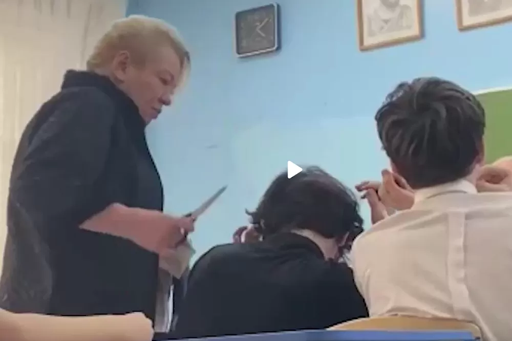 Учитель руки-ножницы: скандал с "волосатым" парнем в одной из астраханских школ вышел на федеральный уровень. Видео