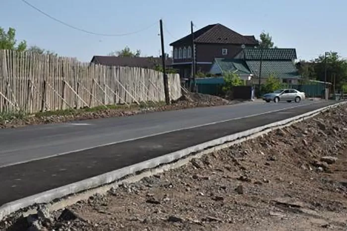  В Астрахани строят дорогу на Сабанс-Яр и открытый спорткомплекс в самом поселке