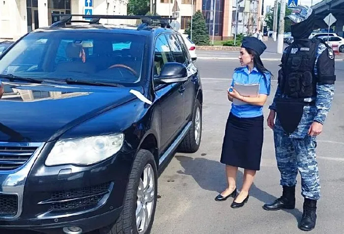 Приставы изловили злостного алиментщика, когда он приехал на суд в Астрахань из Краснодарского края