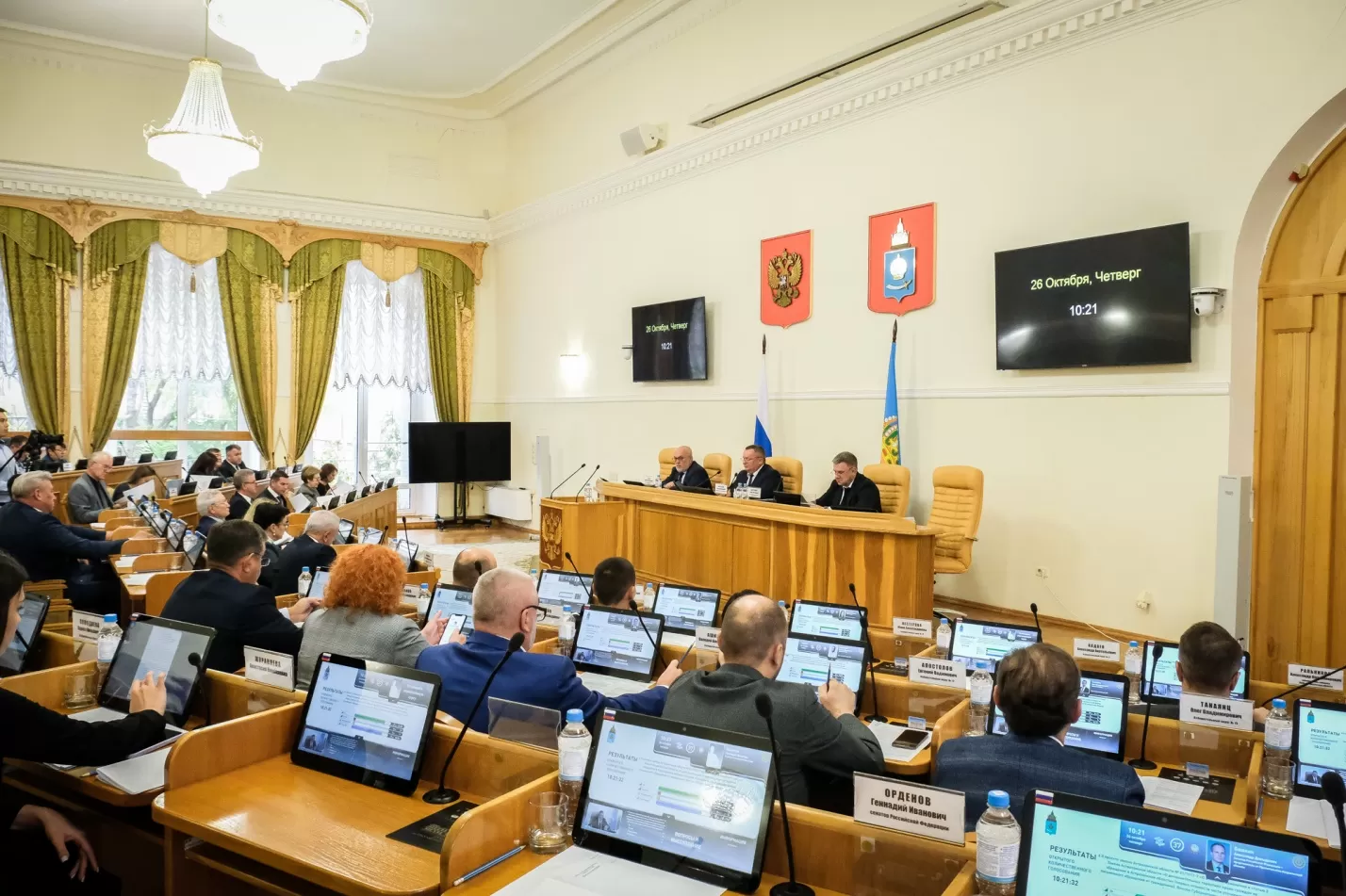 Астраханские депутаты рассмотрели законопроект о госслужбе, касающийся бывших граждан Украины