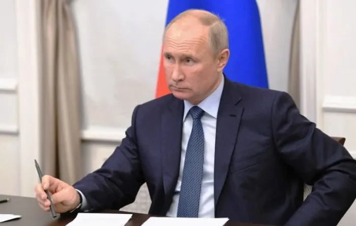 Гигантам готовить чемоданы? Путин дал поручение подготовить предложения о переезде госкомпаний из Москвы