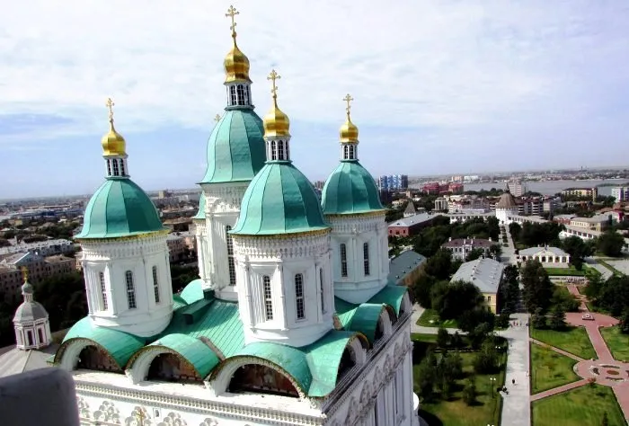 Завтра в Астрахани праздничные богослужения на Пасху пройдут в 27 храмах