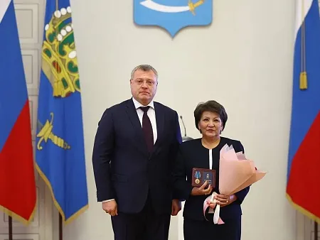 Губернатор и представитель ЦИКа России поздравили астраханский избирком с праздником