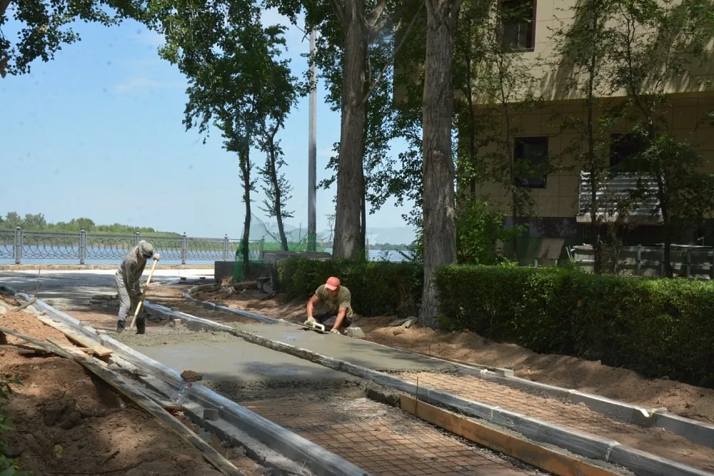 На ремонтируемом участке Комсомольской набережной выполнено 80% бетонных работ