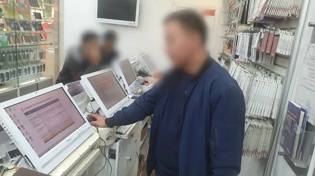 Директор сети магазинов повесил на астраханцев 800 тысяч рублей кредитов