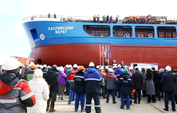 Спустили на воду «Каспийский берег»: астраханские корабелы построили третий современный сухогруз