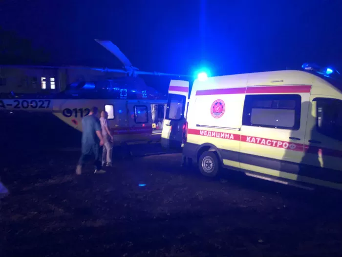 Пострадавших в страшном ДТП под Астраханью вертолетом доставили в Кировскую больницу