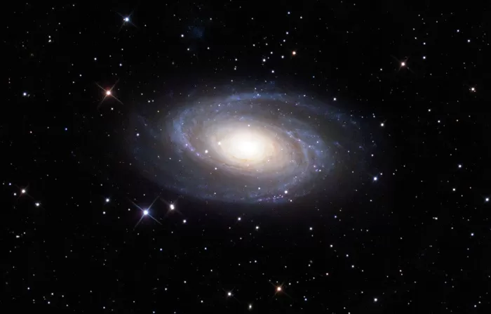 Астраханский астроном запечатлел момент, когда гигантская галактика поглощает карликовую