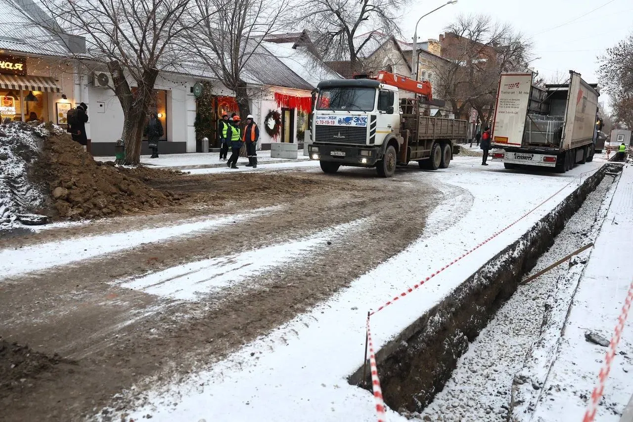 Реконструкция ливневки в центре Астрахани продвигается в сторону площади Ленина