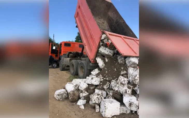 Строительный мусор с Комсомольской набережной сваливали в селе под Астраханью