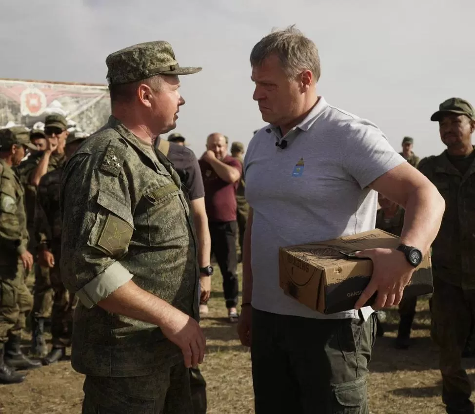 Астраханский губернатор доставил гуманитарную помощь бойцам именного реактивного дивизиона «Лотос»