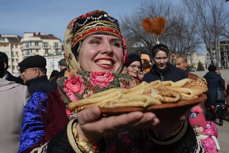 В Астрахани ярко провожали зиму. Фоторепортаж с празднования Масленицы от Максима Коротченко