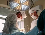 Астраханские врачи успешно провели сложную операцию пациентке с редким заболеванием кишечника