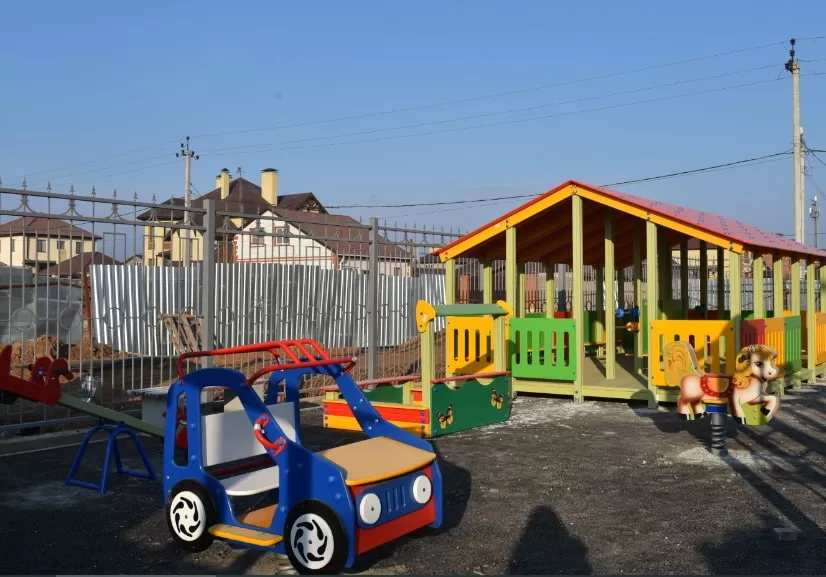 В Астрахани детские сады строят даже в снегопад
