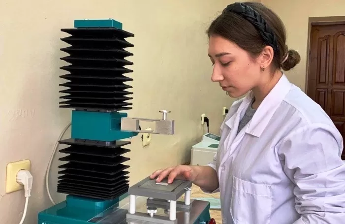 Астраханская студентка создала альтернативную замену полиэтилену