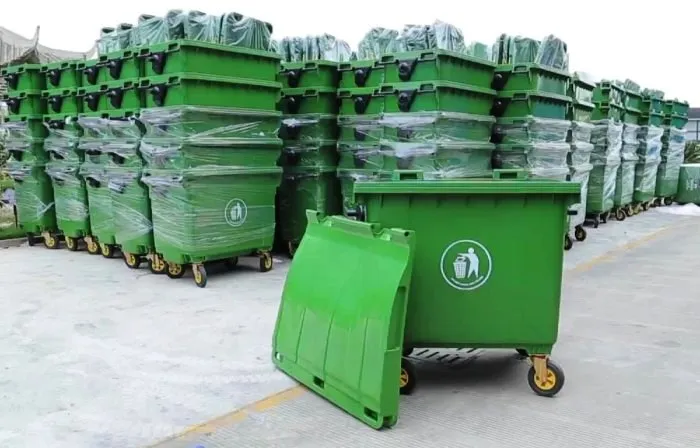 В этом году в Астраханскую область доставят более тысячи новых мусорных контейнеров