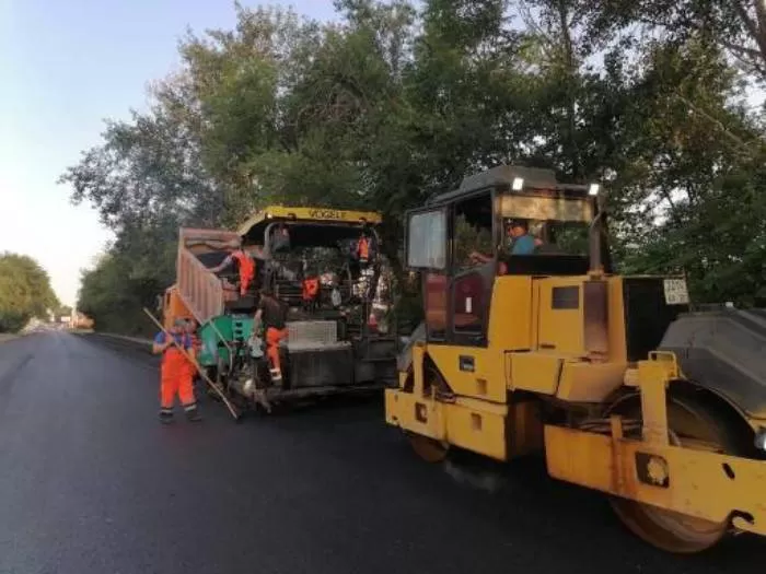 В Астрахани на Белгородской ремонтируют дорогу
