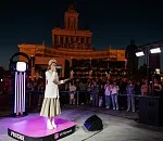 Астраханская вокалистка, уехавшая покорять Москву, написала песню о родном городе