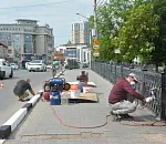 В Астрахани чистят и латают мосты 