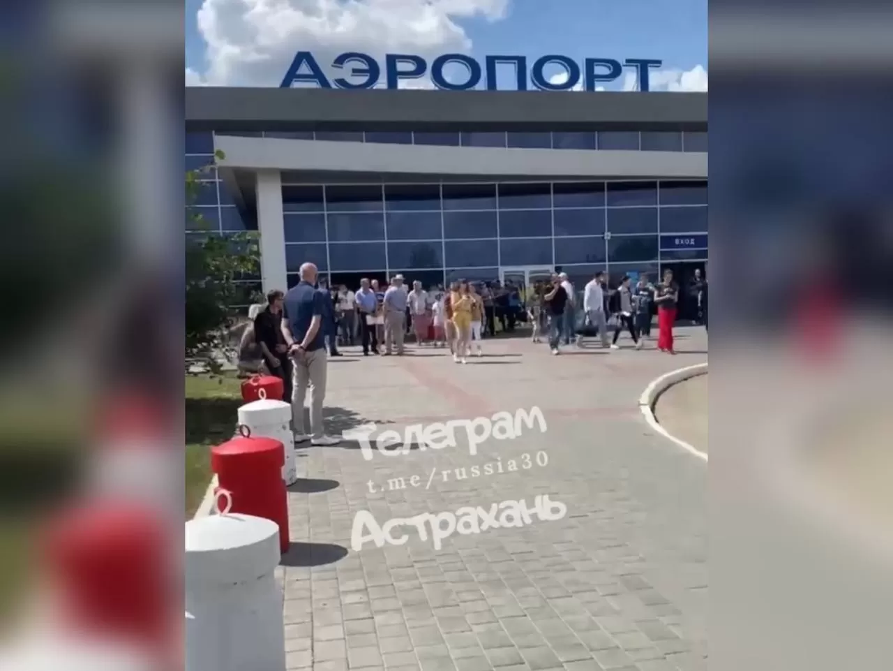 Аэропорт Астрахани эвакуировали из-за тревожного сообщения