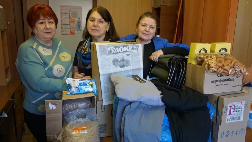 Астраханские пенсионеры-железнодорожники собрали более 250 кг вещей и продуктов для участников СВО